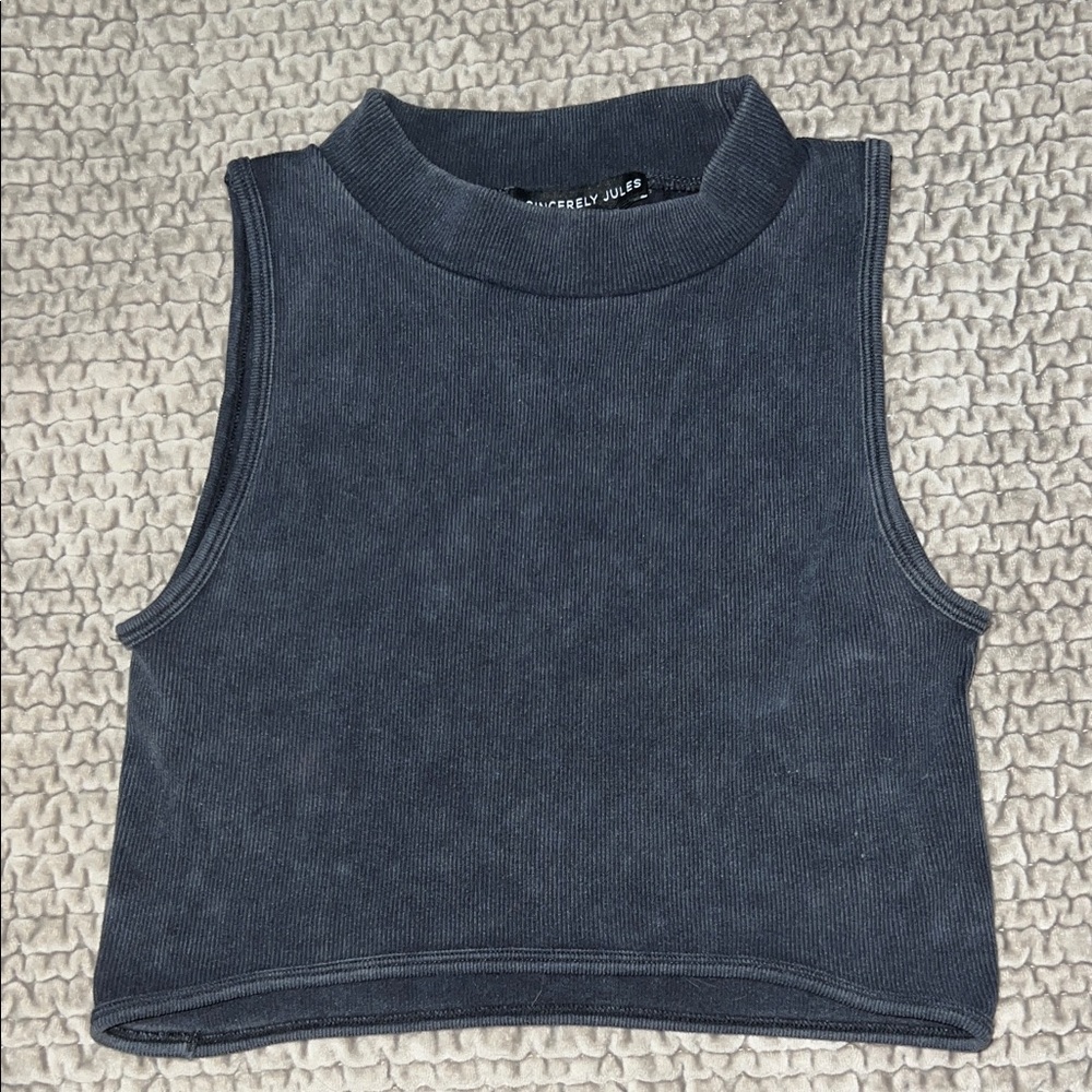 Sleeveless Gray Ribbed Top